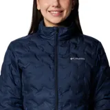 Campera acolchada Columbia para mujer, color azul marino, con cuello alto y cierre frontal. Presenta un patrón de pespunte en forma de zigzag y el logo de Columbia en el pecho.