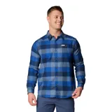 Camisa de franela a cuadros azules de manga larga, con bolsillo en el pecho con cierre de botón.