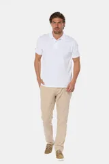 Pantalón de lino color beige, de corte recto y cintura elastizada.