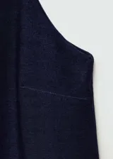 Vestido corto azul marino de corte recto, con tirantes finos y escote cuadrado.