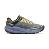 Zapatillas de trail running Merrell Nova 4, color gris cemento con detalles en negro, amarillo y celeste. Capellada de malla y TPU transpirable, cordones y refuerzos reciclados, cuello acolchado, entresuela de espuma FloatPro y suela de goma Merrell Quantum Grip.