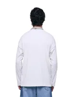 Buzo blanco de manga larga con cuello redondo y vivo azul que recorre el frente. Logo Temblad estampado en el pecho.