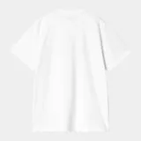Remera blanca de algodón con estampado frontal de la marca Carhartt WIP con letras en óvalos negros.