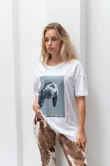 Remerón negro con estampa frontal de dos perros bulldog francés.