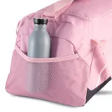 Bolso deportivo Puma Fundamental Small Sport color rosa con detalles en blanco y negro. Tiene doble asa de mano y correa de hombro ajustable.