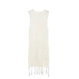 Kimono negro de tejido crochet con flecos en el ruedo.