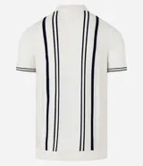 Camisa polo de punto color crema con rayas verticales azul marino, cuello con cremallera, manga corta con ribete a rayas y corte slim fit.