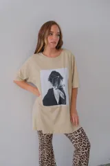 Remerón negro con estampa frontal de dos perros bulldog francés.