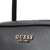 Cartera Guess Cerelia negra con correa de hombro fina y cierre superior con cremallera.