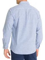 Camisa de franela de algodón orgánico con cuello americano abotonado, manga larga, corte regular y estampado a cuadros en tonos azul, blanco y rojo.