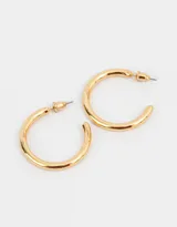 Par de aros tipo argolla bañados en oro.
