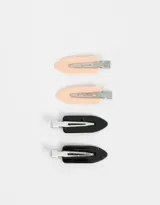 Set de cuatro hebillas para el pelo tipo piquitos, dos color piel y dos color negro, con gancho plateado.