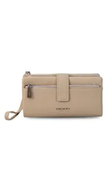 Billetera de mujer color negro, con textura símil cuero granulado. Presenta un cierre de presilla con broche, correa de mano desmontable y múltiples compartimentos internos, incluyendo un monedero con cierre.