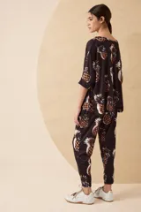 Remerón de tela de punto gamuzada con estampado de ananás.