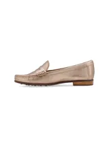 Mocasín Galgo de mujer, confeccionado en cuero color dorado. Diseño clásico y elegante con remache metálico con el logo de la marca.