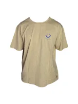 Remera color arena de corte holgado con cuello redondo y mangas cortas. Estampa pequeña en el pecho con la palabra 'Tuya' y un emoji de cara sonriente en color violeta.