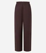 Pantalón recto de viscosa texturizada color blanco, con lazo en la cintura.