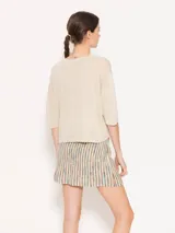 Sweater tejido con lurex, color beige, de silueta holgada y estilo remerón, con mangas cortas.