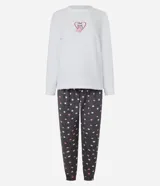 Conjunto de pijama largo confeccionado en fleece, compuesto por una blusa de manga larga con bordado de gatito comiendo pizza y un pantalón con cintura elástica y estampado de lunares.
