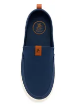 Alpargatas de lona azul marino con suela de goma blanca, marca Bagual. Diseño tipo slip-on con detalles en color marrón, incluyendo un tirador en el talón y una etiqueta frontal con el logo de la marca.