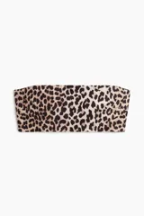 Top de bikini strapless con estampado de leopardo, con varillas laterales y copas con relleno extraíble.