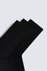 Pack de tres pares de calcetines de punto negros con acabado mercerizado y rib elástico.