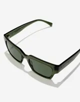 Lentes de sol unisex Hawkers X Pierre Gasly, con montura cuadrada color verde oscuro y lentes polarizadas color verde oscuro.