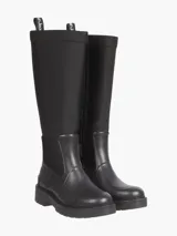 Botas de agua Calvin Klein Jeans negras, de caña alta y suela track. Fabricadas en goma y neopreno.