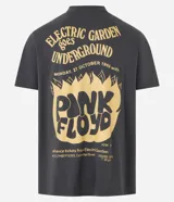 Remera gris de algodón con cuello redondo y manga corta. Estampado en el pecho con el logo de la banda Pink Floyd.