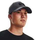 Gorro de hombre con logotipo bordado, fabricado en tejido de punto transpirable, ideal para mantener la cabeza fresca y seca.