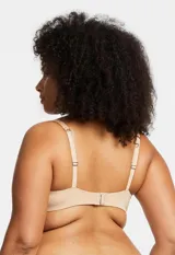 Soutien de lycra color violeta con aro y copa con formada, marca Montelle. Breteles fijos con largo regulable.