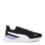 Championes de mujer de estilo deportivo, con parte superior de mesh en color negro y detalles en blanco y morado.