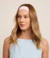 Kit de dos diademas para el pelo, una negra con lazo y otra rosa lisa.