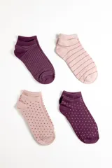 Pack de cuatro pares de medias soquete (tobilleras) con diseños y colores variados: dos pares en tonos morados/rosados con patrones de rayas y puntos, y dos pares en tonos rosados/beige con patrones de rayas y puntos.