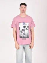 Remera negra de manga corta con estampado blanco del mapa de la ciudad de Tokio.