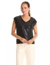 Blusa de lentejuelas negras, marca Ninety, con escote en V y forro interno a tono.