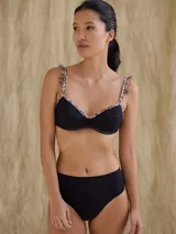 Top de bikini con aro, color naranja con estampado floral.