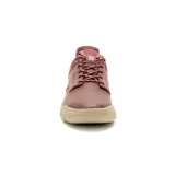 Sneaker CAT Hex Lite Leather color borgoña, de cuero flor, con cordones y suela de goma color beige.