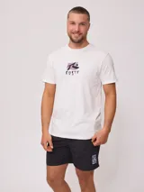 Short de baño color lila con cordón ajustable en la cintura y parche con logo de la marca en la pierna.