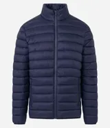 Campera puffer ultraligera color beige, con cuello alto, cierre por cremallera y bolsillos con cremallera. Incluye bolso de almacenamiento.