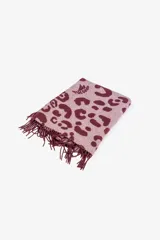 Manta jacquard con estampado de animal print y detalle de logo en cobre.