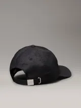 Gorra negra con logo Calvin Klein en jacquard en toda la prenda.