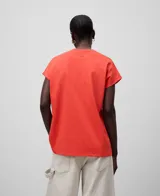Camiseta color naranja de algodón orgánico con cuello redondo y mangas cortas.