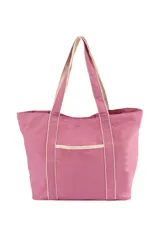 Bolso tote color rosa con detalles en beige, con bolsillo externo y doble asa de hombro.