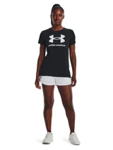 Remera negra de Under Armour con logo blanco estampado en el frente.