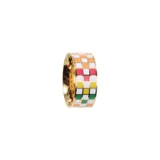 Anillo dorado de acero quirúrgico con diseño cuadriculado multicolor.