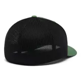 Gorra de béisbol Columbia color beige con paneles traseros de malla azul marino y logo de la marca bordado en el frente.