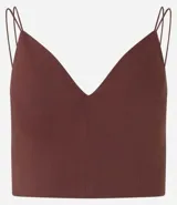 Top cropped color marrón con breteles finos dobles, escote en pico y cierre trasero con cremallera.