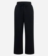 Pantalón recto femenino color negro, confeccionado en algodón con felpa, con cintura ajustable mediante cordón y caída suelta.