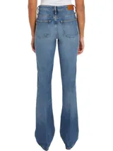 Jean de corte bootcut con talle medio, confeccionado en tejido denim ligeramente elástico y cierre de cremallera con botón.